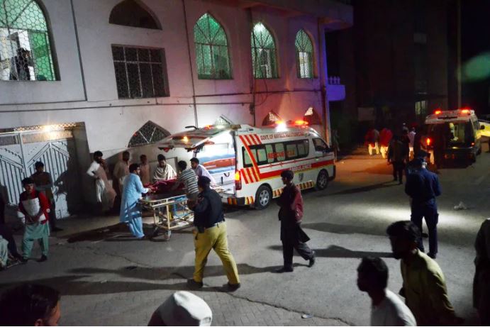عشرات القتلى والمصابين بزلزال في باكستان وأفغانستان
