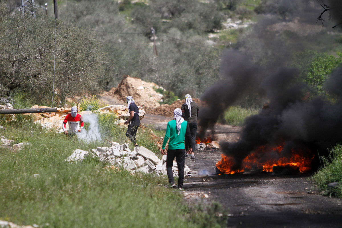 شهيد وعشرات الإصابات برصاص الاحتلال بالضفة