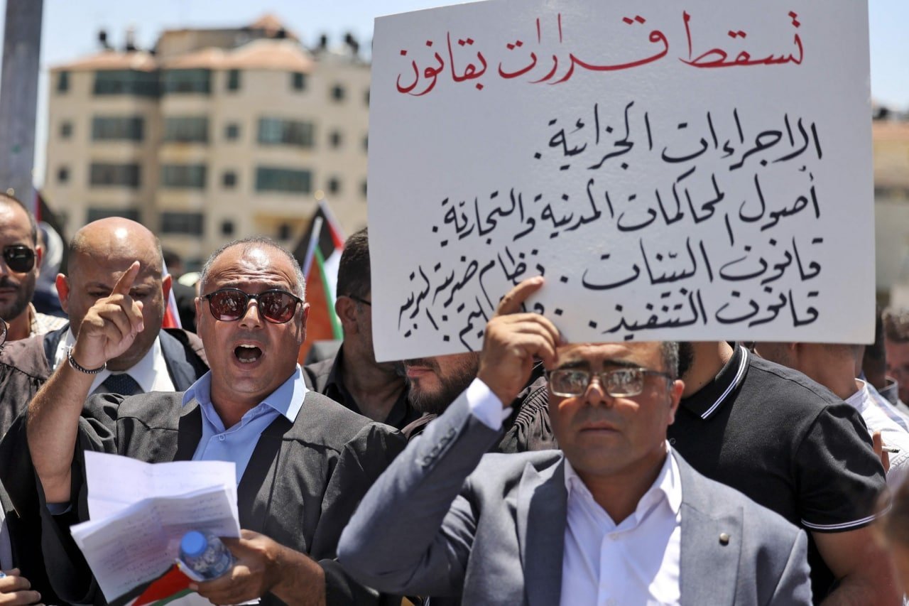 نقابة المحامين تعلن استمرار تعليق العمل الشامل بمحاكم الضفة نقابة المحامين تعلن استمرار تعليق العمل الشامل بمحاكم الضفة