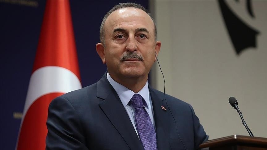 وزير الخارجية التركي يصل القاهرة في أول زيارة منذ عقد