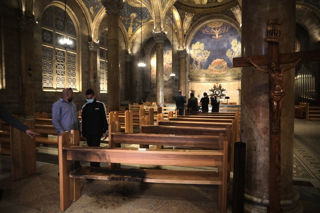مستوطنان يحاولان الاعتداء على كنيسة الجثمانية في القدس