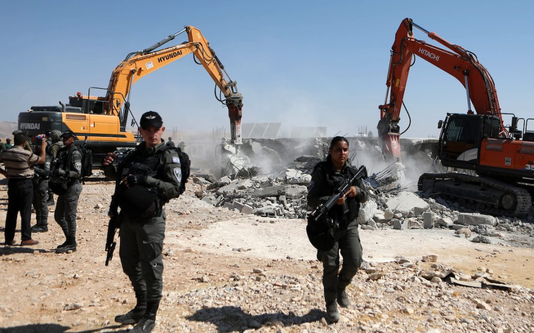 الاحتلال يزيل 3 غرف شرق القدس ويهدم منشأة بسلفيت