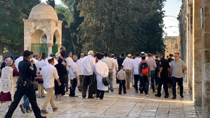 المستوطنون يقتحمون الأقصى بالزي الكهنوتي في أول أيام “عيد الفصح العبري”