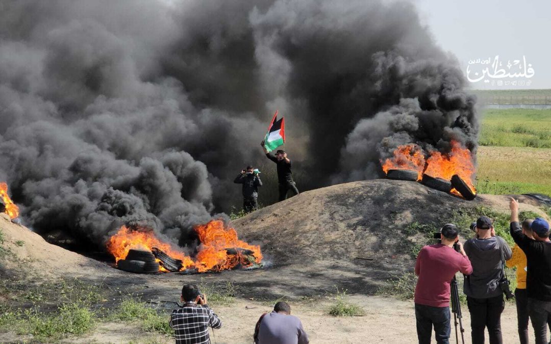 الشباب الثائر يشعلون الإطارات شرقي غزة تنديداً بجرائم الاحتلال بالأقصى