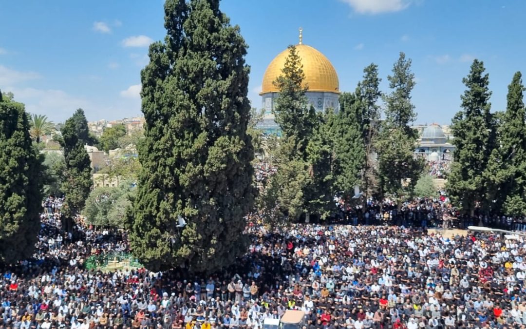 بمناسبة العيد.. حماس تحيي المرابطين في ساحات القدس