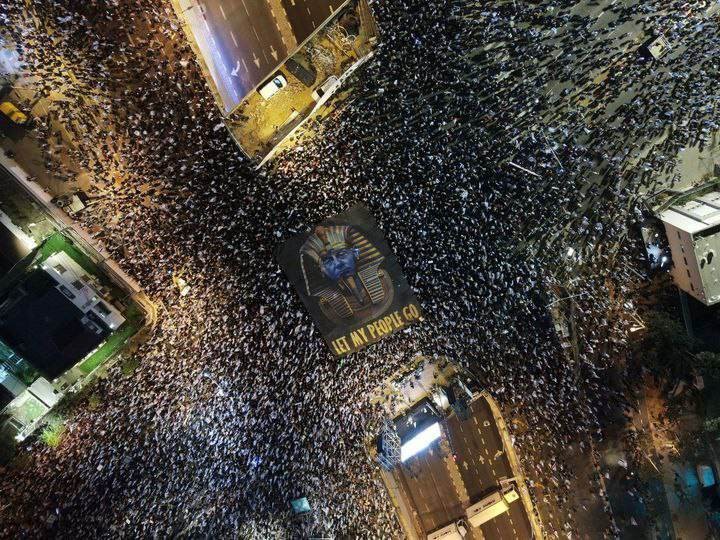 تظاهرات حاشدة ضد حكومة نتنياهو للأسبوع الرابع عشر