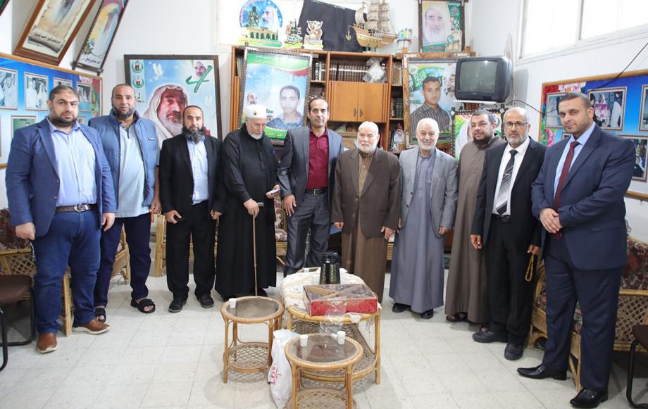 وفد برلماني يزور عائلات الشهداء القادة بغزة لتهنئتهم بعيد الفطر