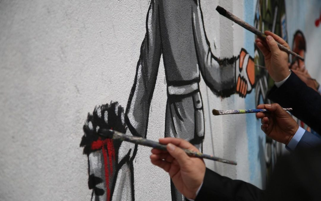 غزة.. افتتاح جدارية تشكيلية رفضاً للعنصرية الصهيونية