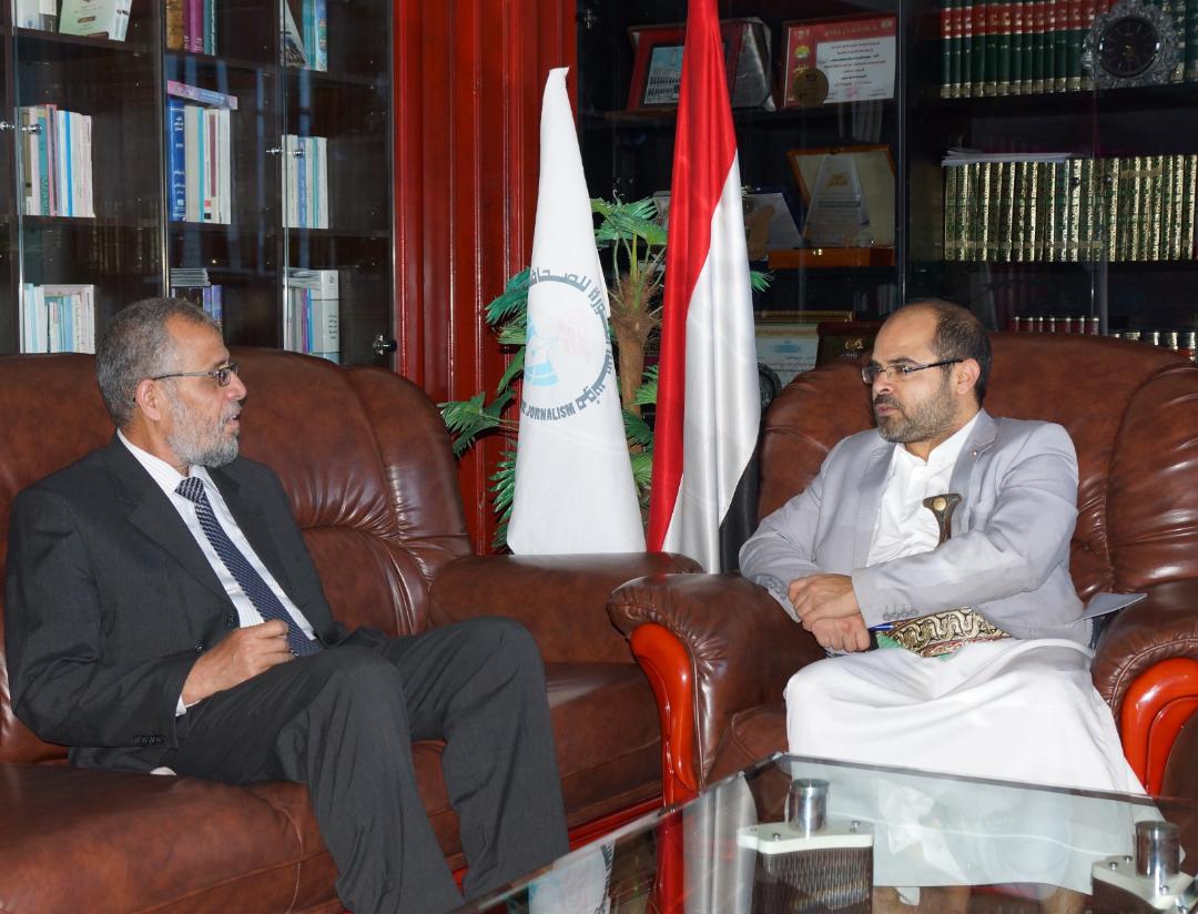 اليمن.. القائم بأعمال ممثل حماس يلتقي رئيس مؤسسة الثورة