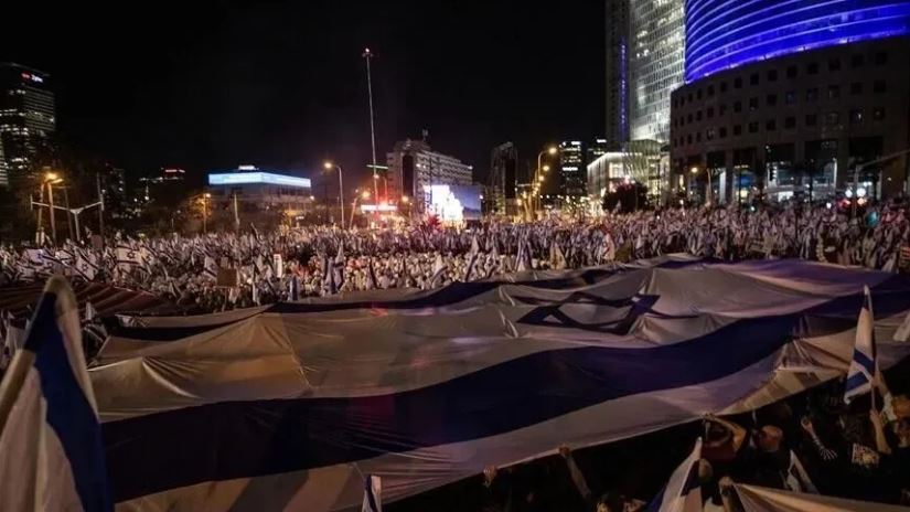 للأسبوع الـ18.. تجدد التظاهرات في تل أبيب ضد الهيمنة على القضاء