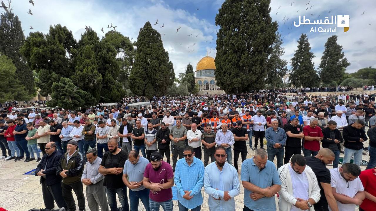 35 ألف مصل يؤدون الجمعة بالأقصى 35 ألف مصل يؤدون الجمعة بالأقصى