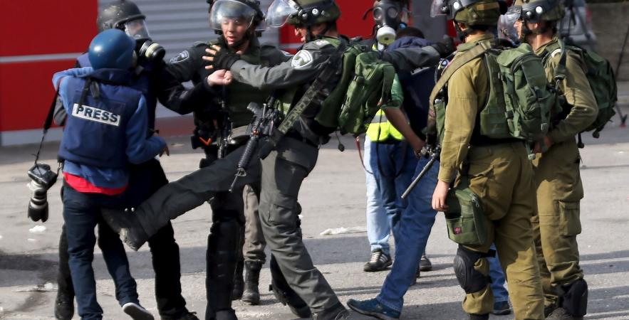 حماس: جرائم الاحتلال بحق الصحفيين لن تحجب حقيقة إرهابه