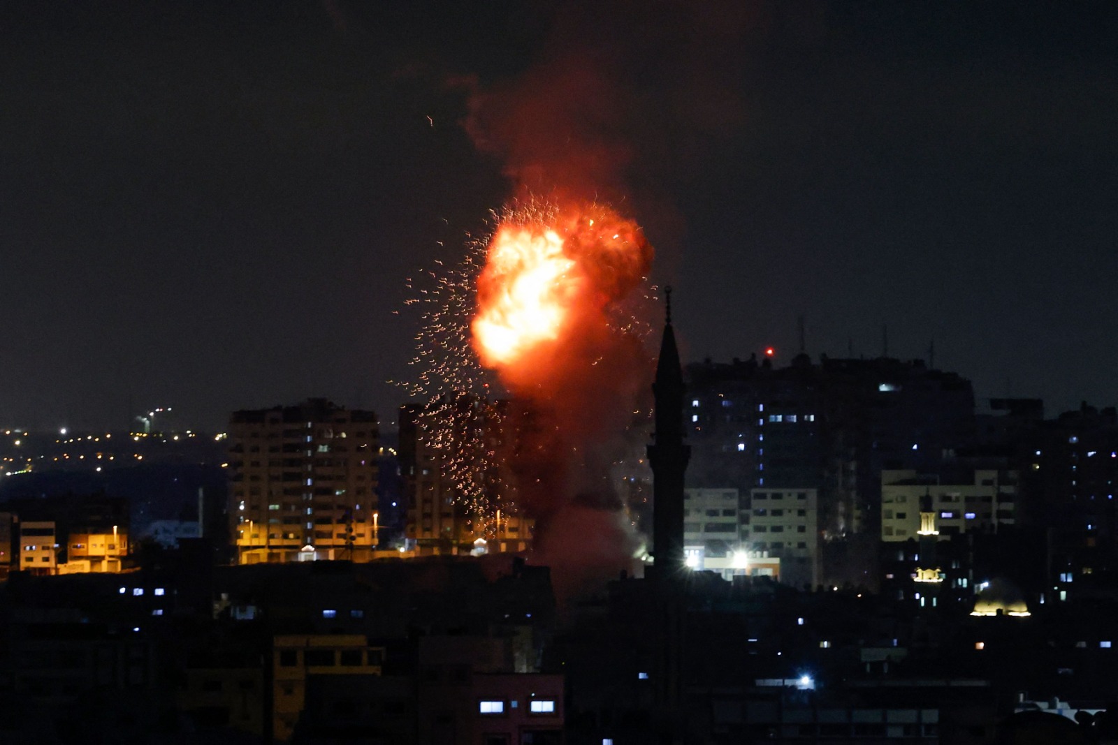 هنية يجري اتصالات لوقف العدوان على غزة ويحمّل الاحتلال نتائج استمراره