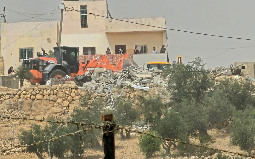 الاحتلال يهدم منزلاً وخيمة في مسافر يطا جنوب الخليل