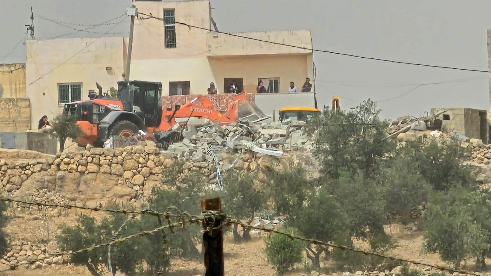 الاحتلال يهدم منزلاً وخيمة في مسافر يطا جنوب الخليل