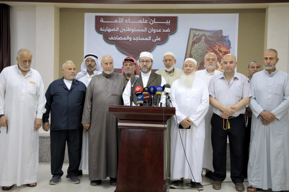 “علماء فلسطين” تدعو لدعم عربي معنوي ومالي في مواجهة جرائم الاحتلال ومستوطنيه