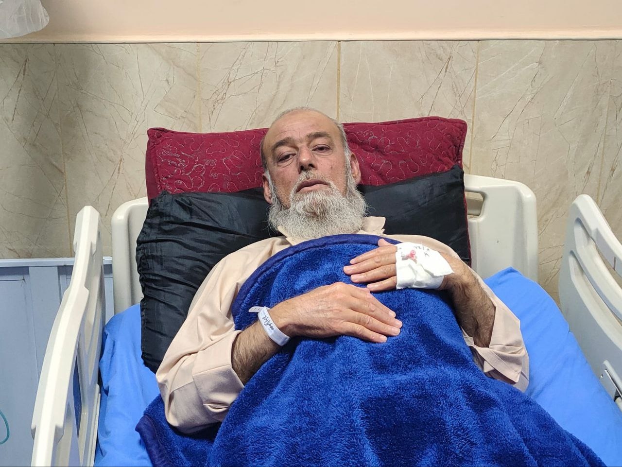 السلطة تفرج عن القيادي أبو عرة بعد تدهور صحته ونقله للمشفى