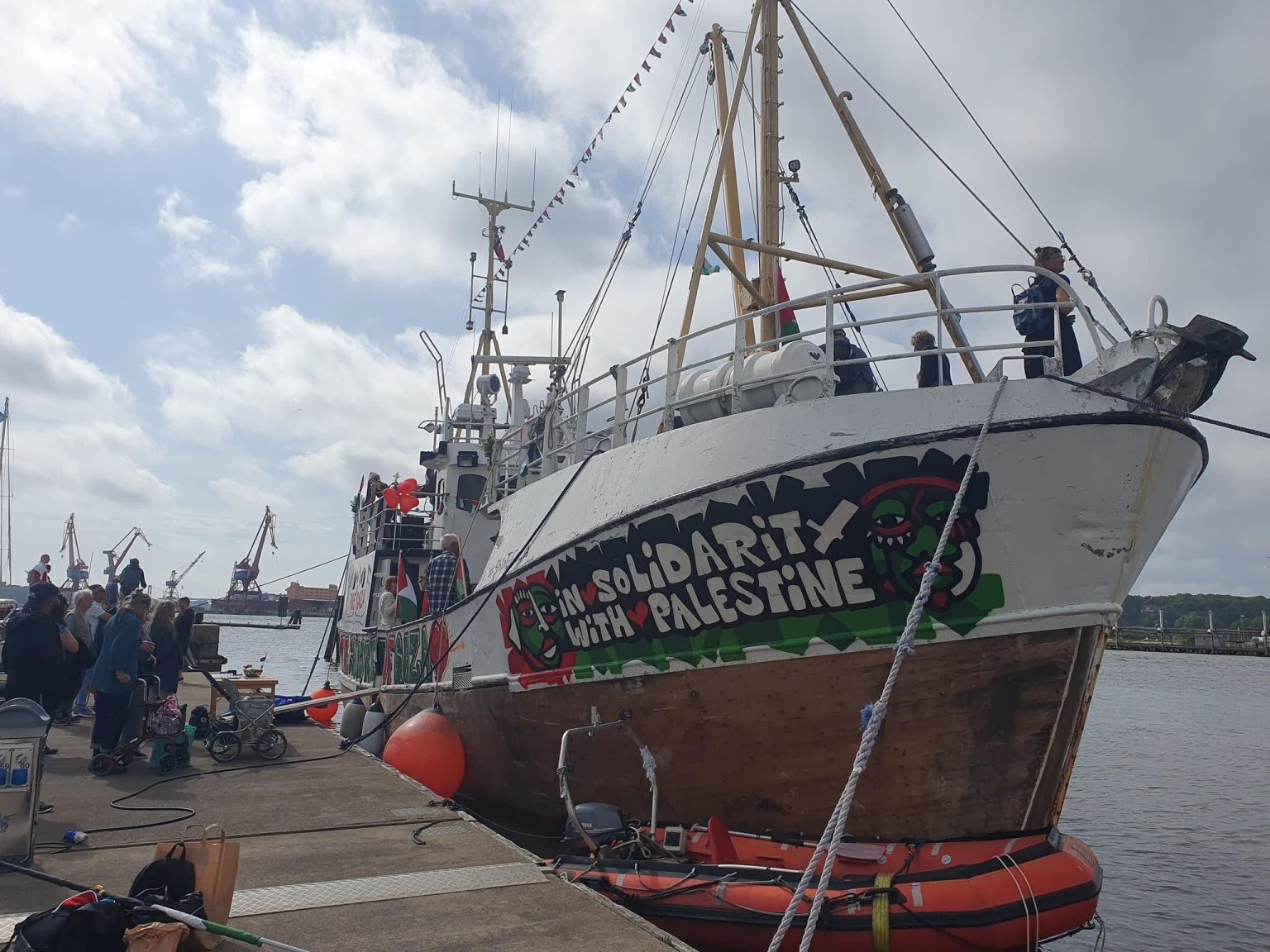 سفينة حنظلة تختتم المرحلة الأولى من الإبحار لكسر الحصار عن غزة