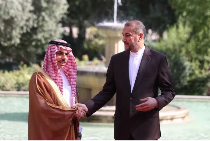 وزير خارجية إيران في الرياض لأول مرة بعد استئناف العلاقات