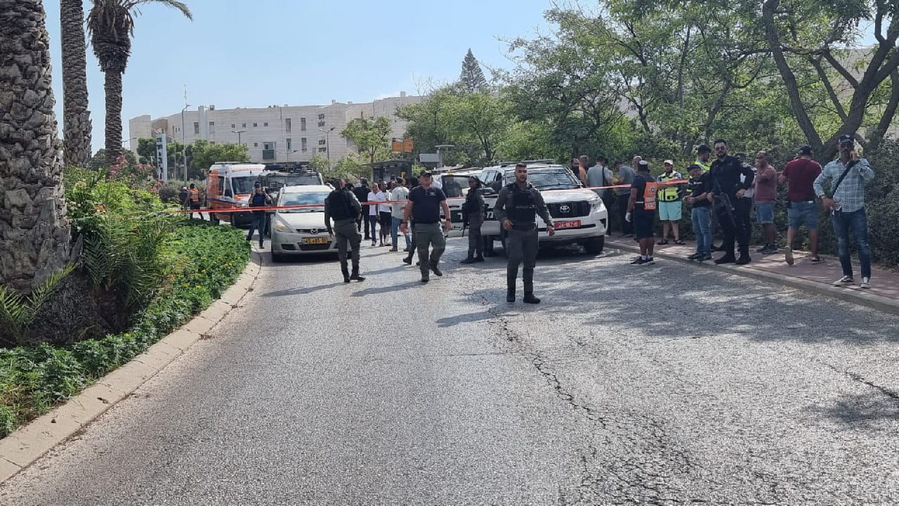 إصابة 6 مستوطنين بعملية إطلاق نار في القدس المحتلة واستشهاد المنفذ