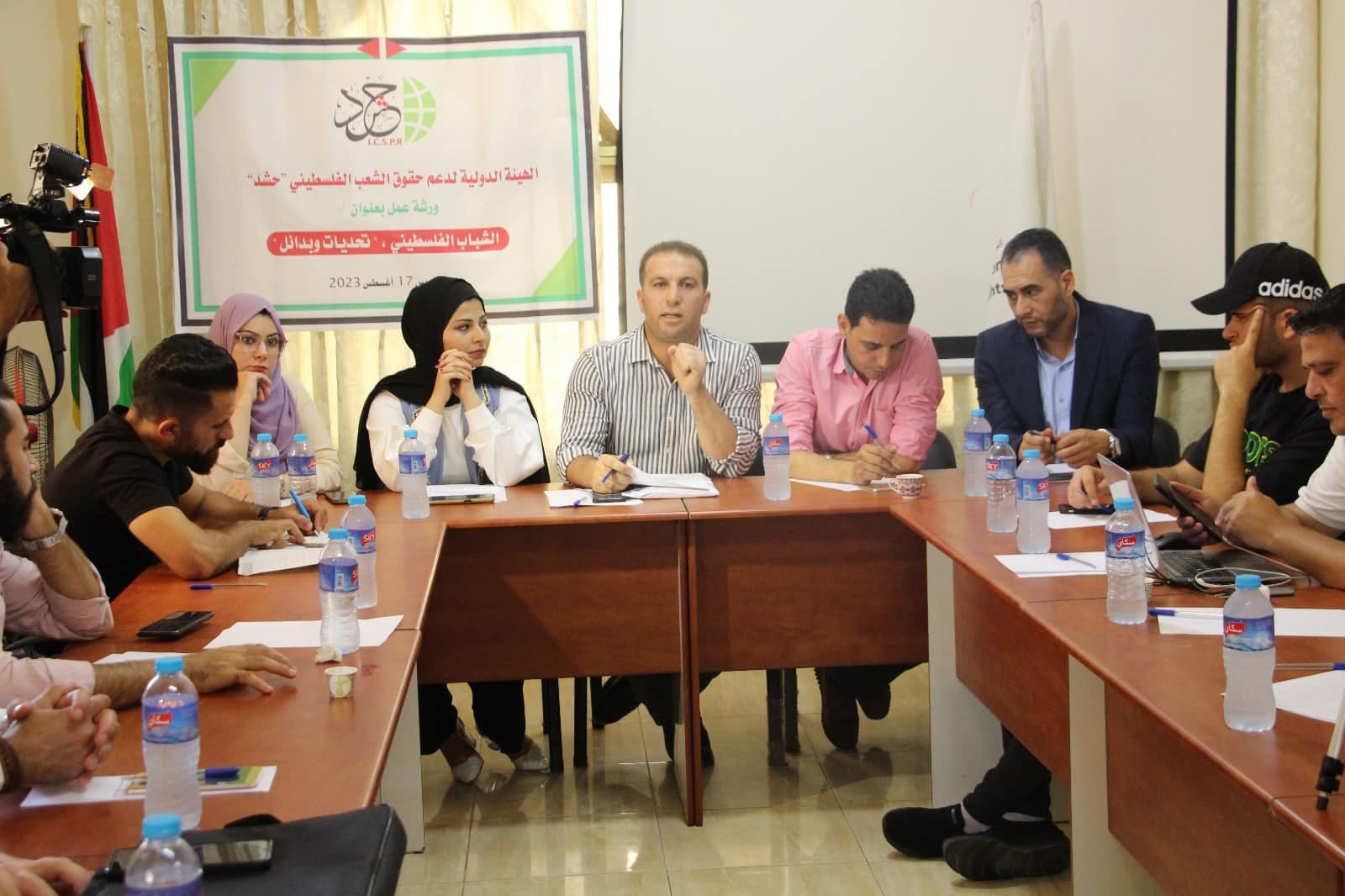ناشطون يطالبون بالعمل لمواجهة التحديات التي يوجهها الشباب الفلسطيني ناشطون يطالبون بالعمل لمواجهة التحديات التي يوجهها الشباب الفلسطيني