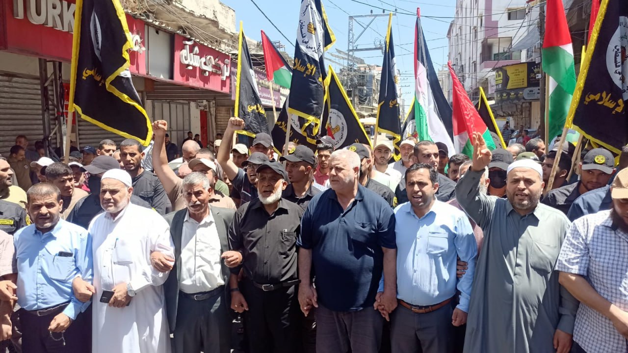 مسيرة للجهاد بغزة تندد باعتقال السلطة للمقاومين وترفض حصار غزة