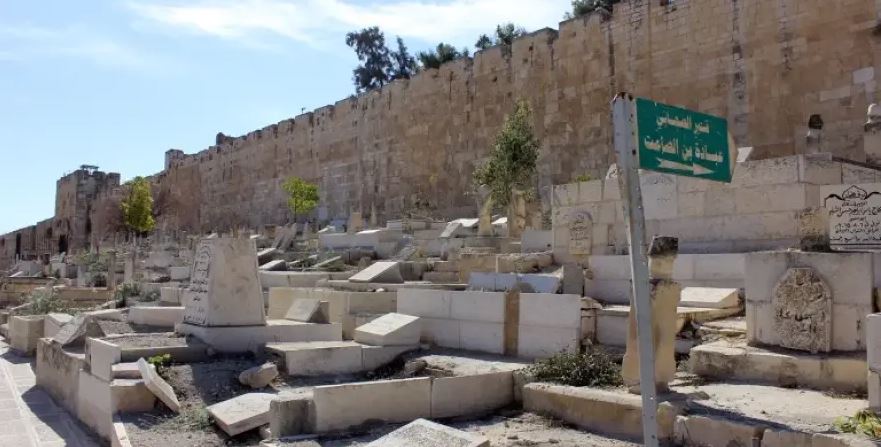 حمادة: تدنيس الاحتلال مقبرة باب الرحمة عدوان غاشم