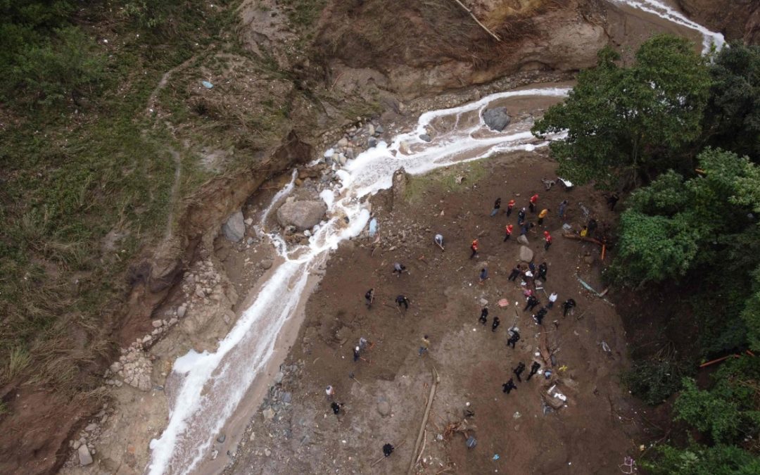 6 قتلى و13 مفقوداً نتيجة فيضان نهر في غواتيمالا