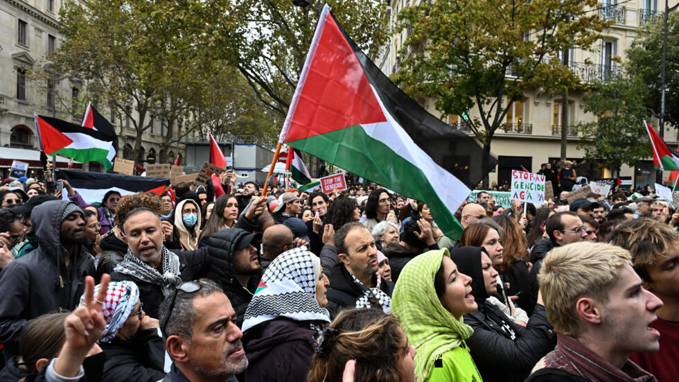 السلطات الفرنسية تعتقل مئات المتعاطفين مع غزة بتهمة “معاداة السامية”