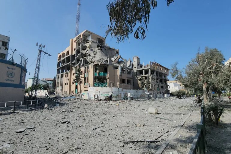 الاحتلال يقصف الجامعة الإسلامية بغزة ويدمر عددا من مبانيها