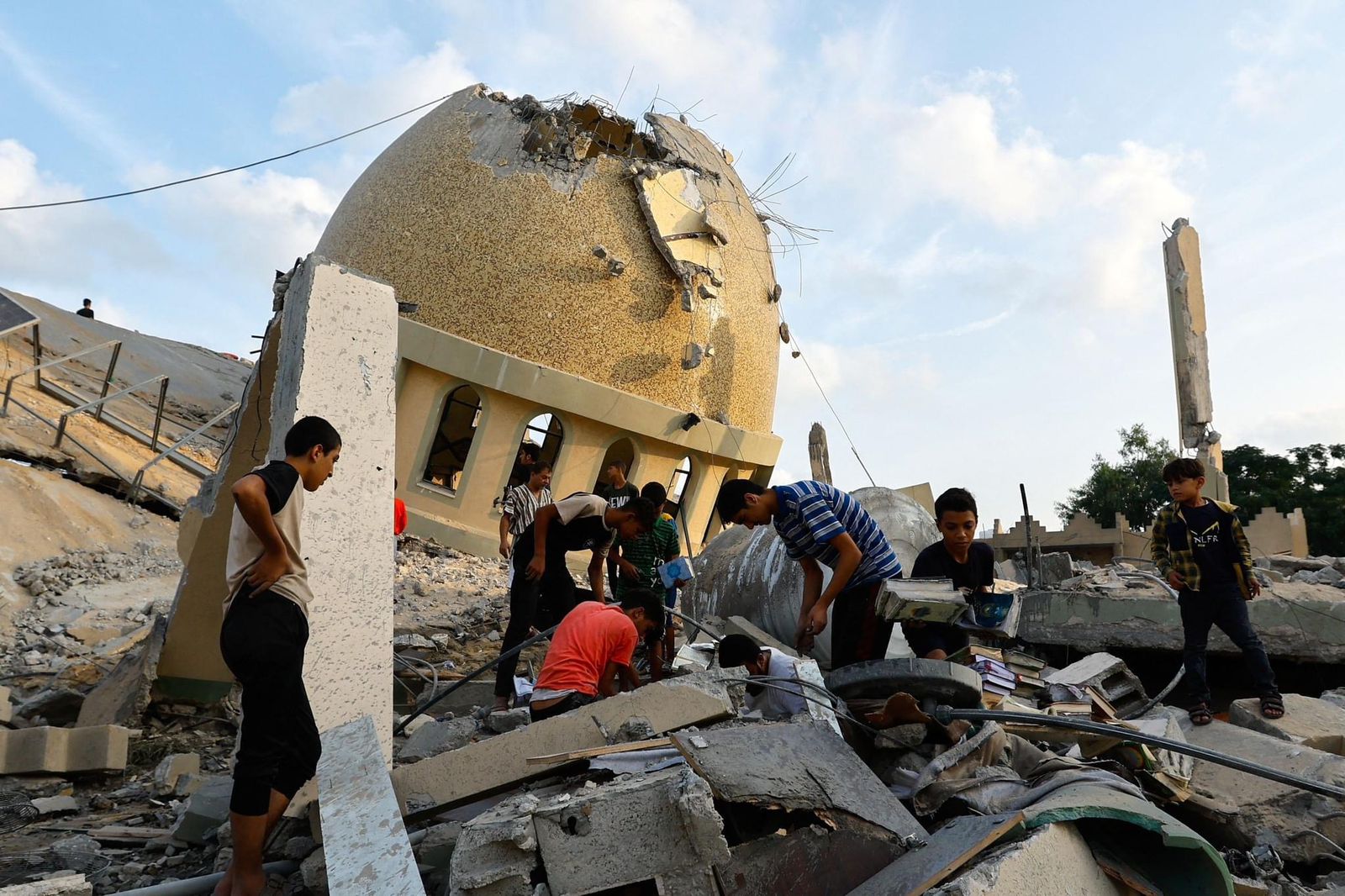 الاحتلال يدمر 5 مساجد بغزة والعدد يرتفع 31 منذ بدء العدوان