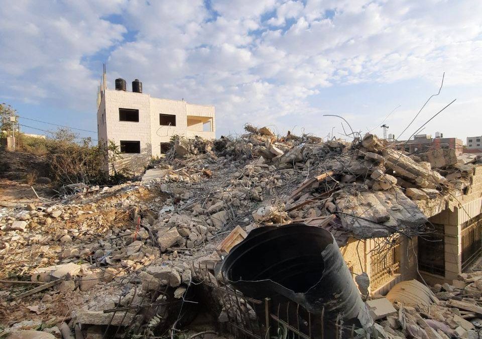 الاحتلال يهدم منزل القيادي باجس نخلة في رام الله