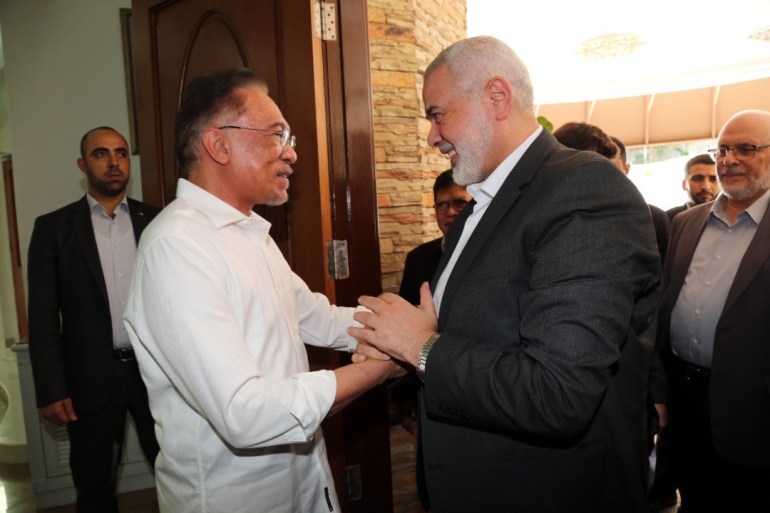 رئيس وزراء ماليزيا يهاتف هنية ويؤكد رفض الضغوط الغربية لإدانة حماس