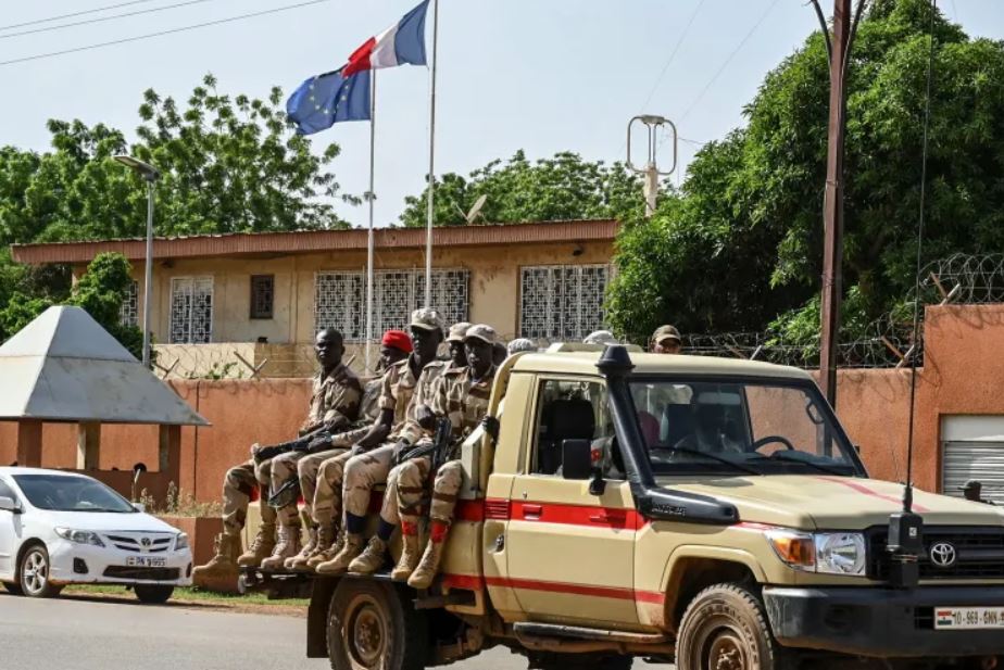 مقتل 29 جندياً في هجوم مسلح غرب النيجر