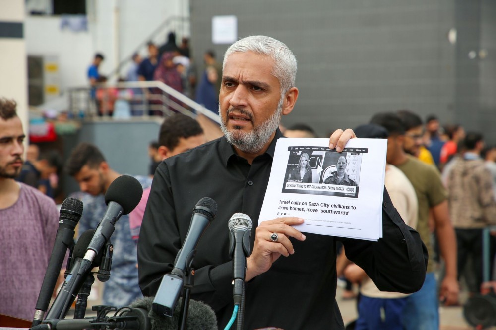 الإعلامي الحكومي يفنّد ادعاءات الاحتلال حول النازحين من شمال غزة