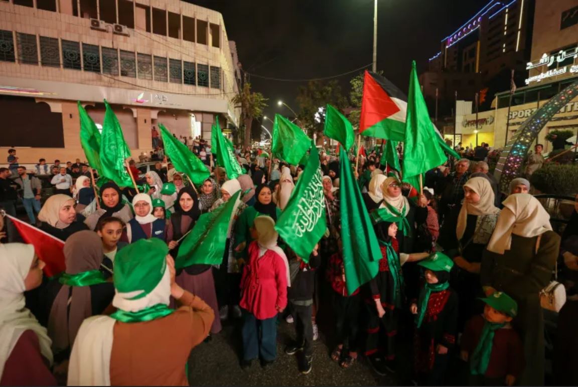 مسيرات ليلية في رام الله ونابلس إسناداً لغزة ورفضاً لعدوان الاحتلال في الضفة