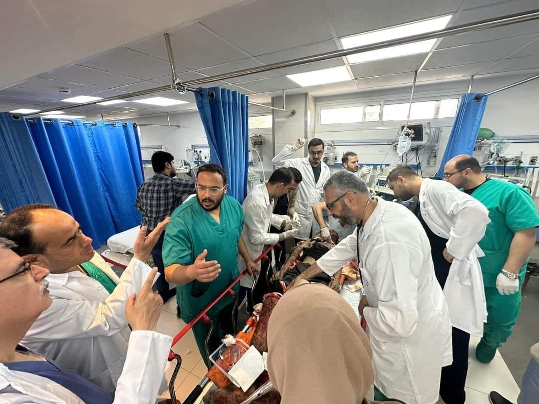 أطباء غزة.. بواسل لا يستسلمون بأقسى الظروف