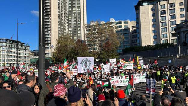 مسيرة مليونية في لندن تنادي بوقف النار ودولة فلسطينية