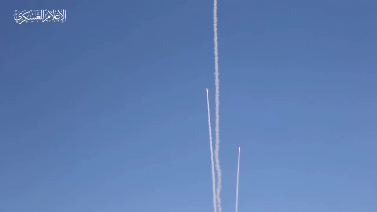 القسام يدك تل أبيب الكبرى وقاعدة رعيم بالصواريخ