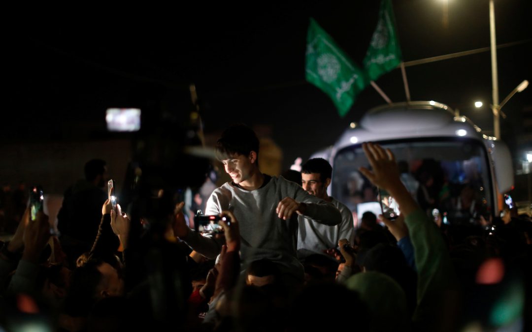 حماس تعلن قائمة المحررين في إفراجات اليوم السادس من صفقة التبادل