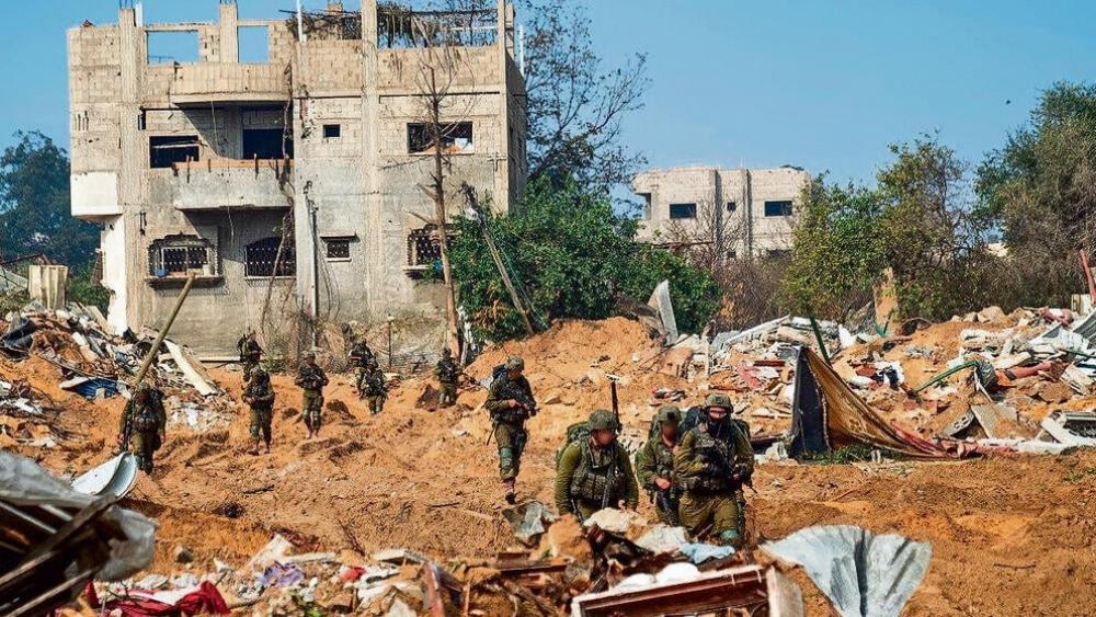 الأورومتوسطي: الاحتلال يقنص النازحين وينكل بالمدنيين شمال غزة ويعريهم بمراكز الإيواء