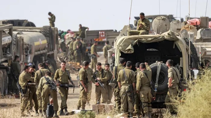 مستوطنو غلاف غزة يؤكدون نهب جنود إسرائيليين لمنازلهم