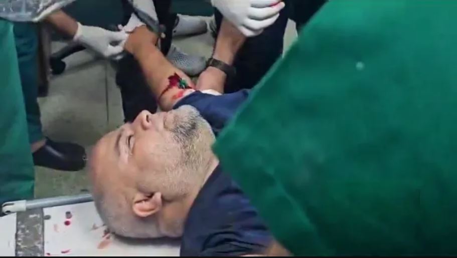 إصابة الصحفيين وائل الدحدوح وسامر أبو دقة بقصف إسرائيلي في خان يونس
