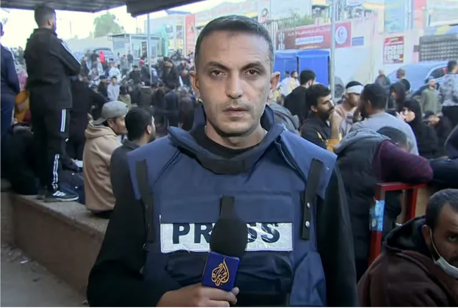 استشهاد والدي الزميل بقناة الجزيرة مؤمن الشرافي بقصف مخيم جباليا استشهاد والدي الزميل بقناة الجزيرة مؤمن الشرافي بقصف مخيم جباليا