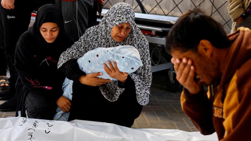 حرائر غزة يكتبن رسائل “الحمام الزاجل” و”الفيسبوك” بالدموع والدمّ بوجه العدوان
