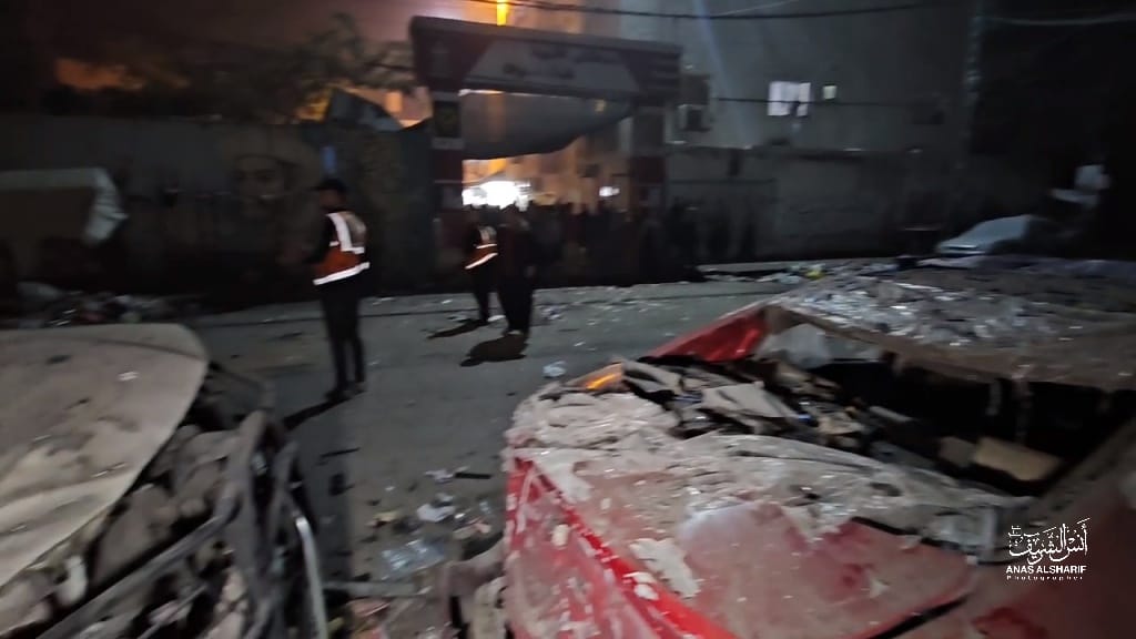 الإعلامي الحكومي يدين قصف الاحتلال مستشفى كمال عدوان