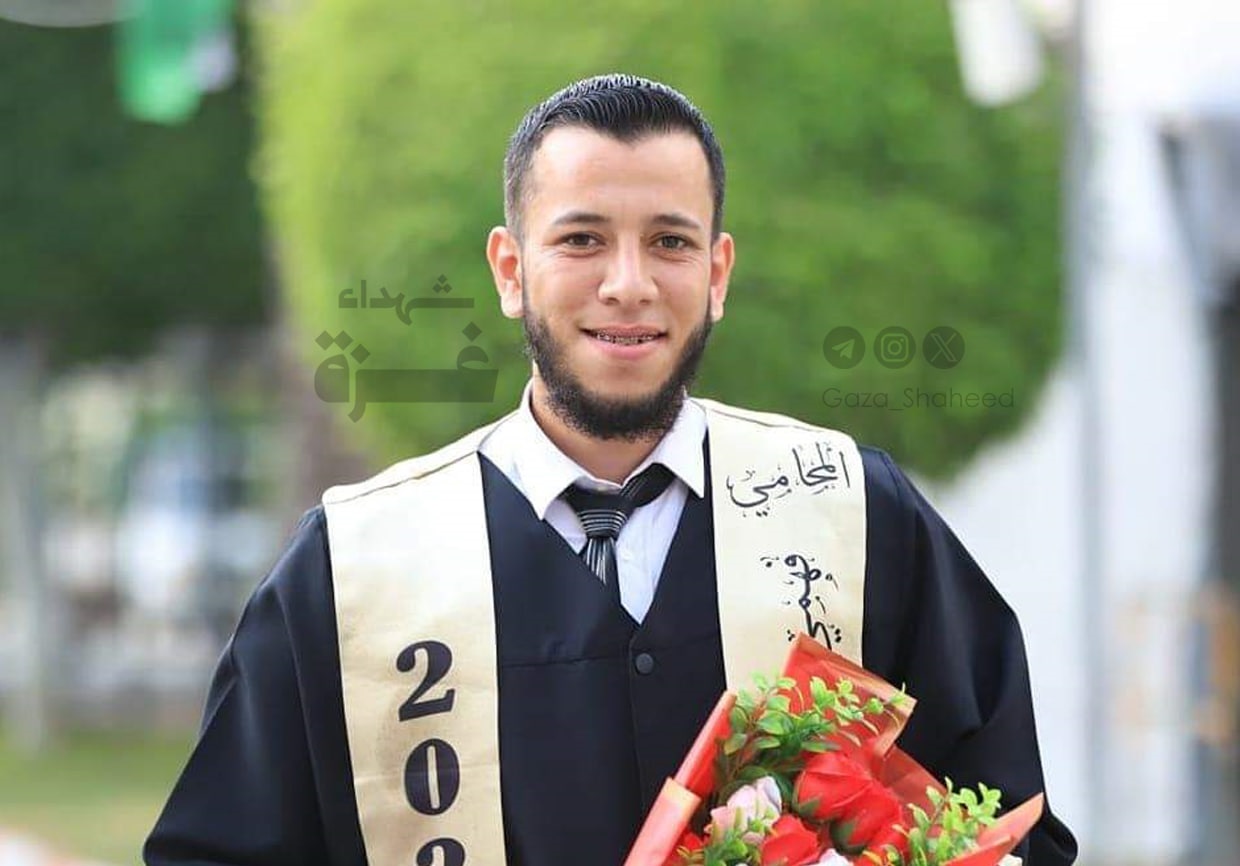 كُرِّم مع فوج من المحفّظين للقرآن وقبل 3 أسابيع من استشهاده أتم دراسته الجامعية كُرِّم مع فوج من المحفّظين للقرآن وقبل 3 أسابيع من استشهاده أتم دراسته الجامعية