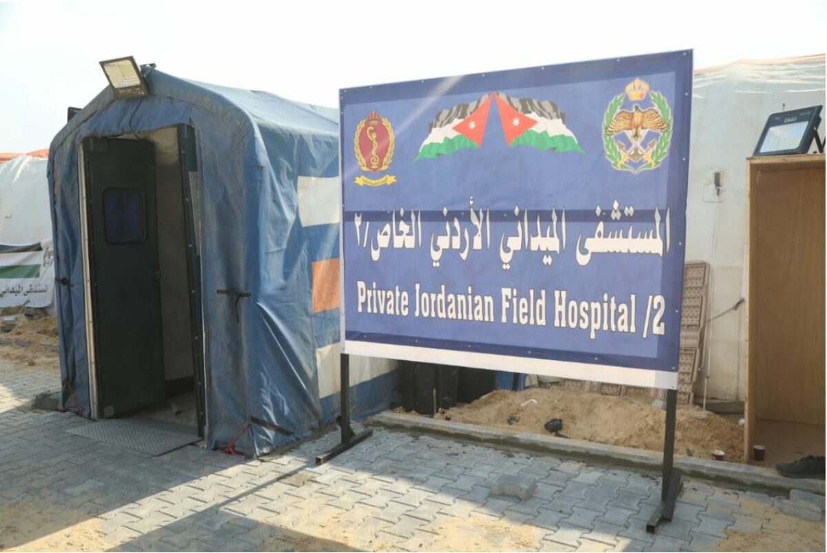 إصابات وأضرار بالمستشفى الميداني الأردني بخانيونس بعدوان الاحتلال