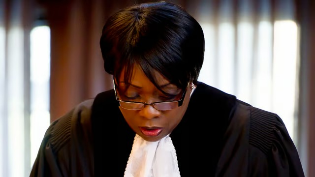من هي القاضية الأوغندية التي تبرأت بلادها من قرارها المنحاز للاحتلال في “العدل الدولية”؟