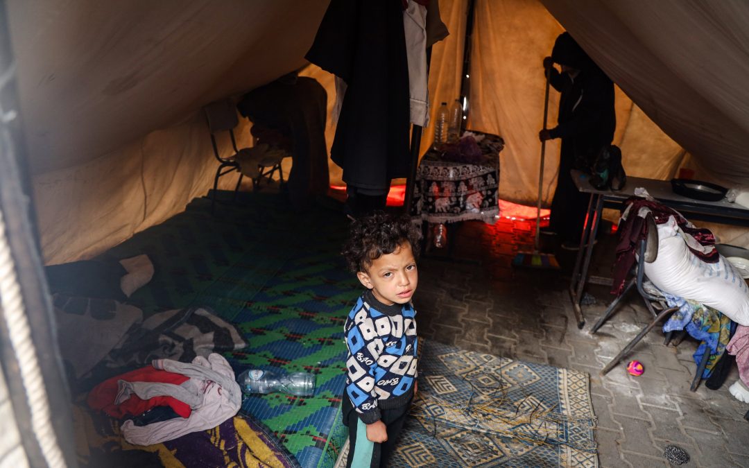 “اليونيسف” تحذر من “الثلاثي” القاتل لأطفال غزة
